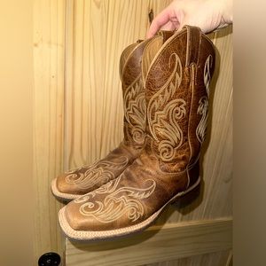 Women’s boots size 8 1/2